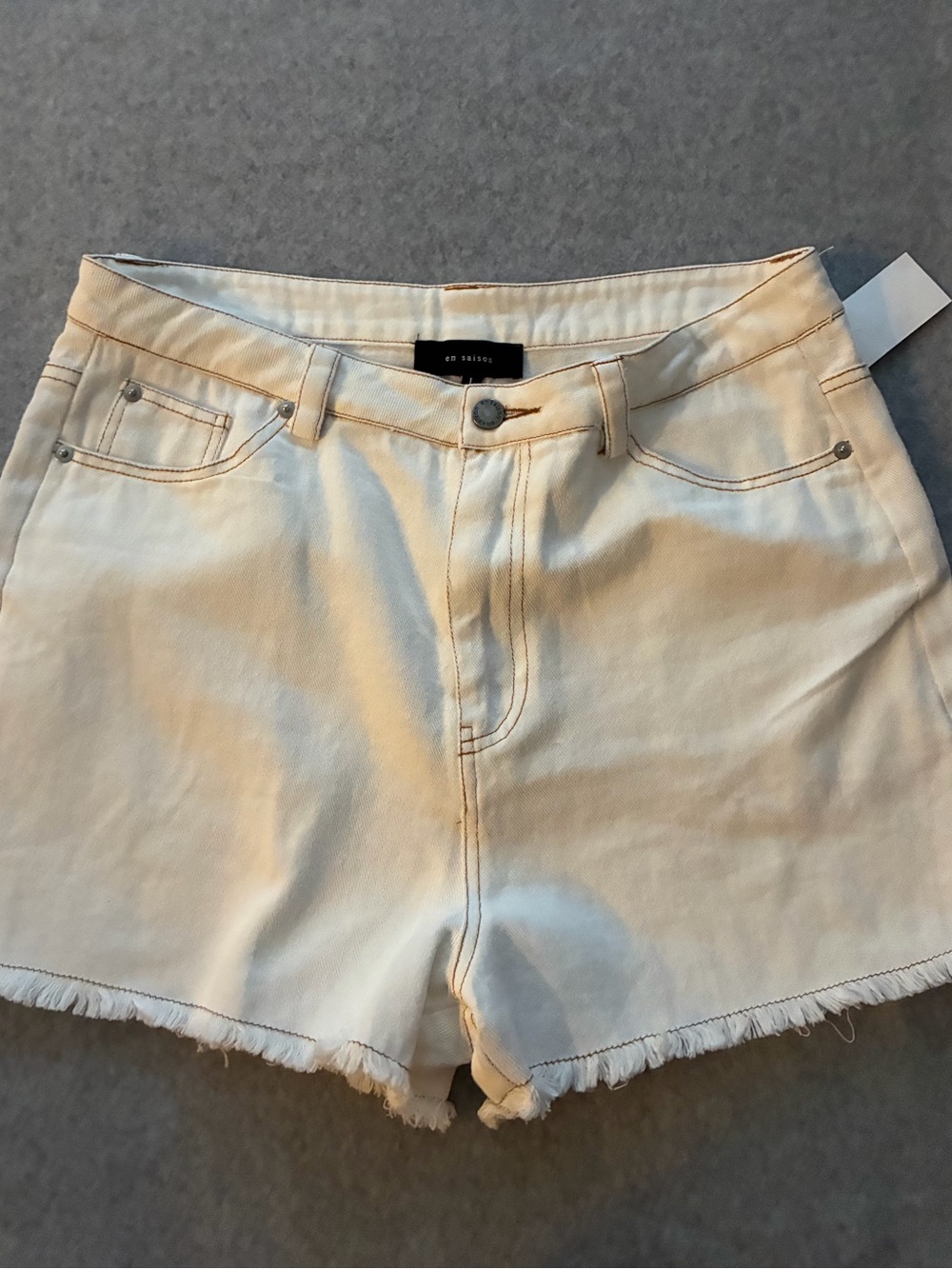 En Saison Off-White Denim Frayed Cutoff Shorts Size Large NWT